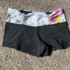 Black lululemon yoga shorts